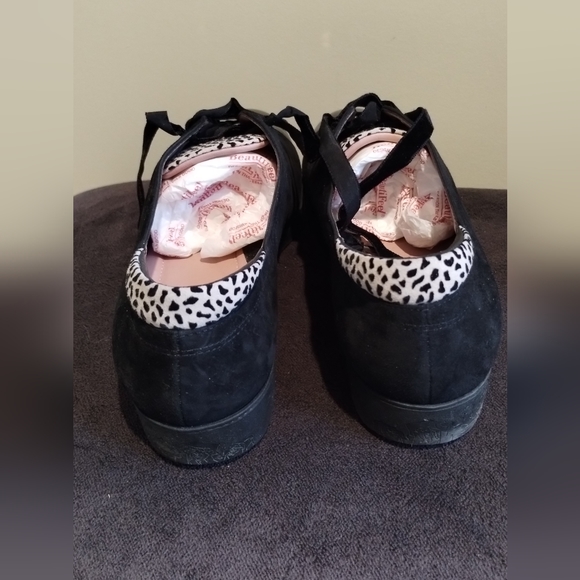 NWT BeautiFeel Ivory/Black Velvet Suede lux trainer shoes, Italian leather. - Picture 15 of 15